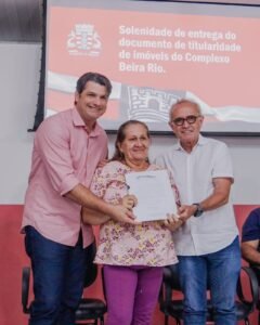 Prefeito Cícero Lucena entrega regularização fundiária e compras assistida pelo Programa João Pessoa Sustentável