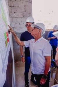 Cícero Lucena vistoria construção do Residencial Dubai e projeta entrega para março do próximo ano