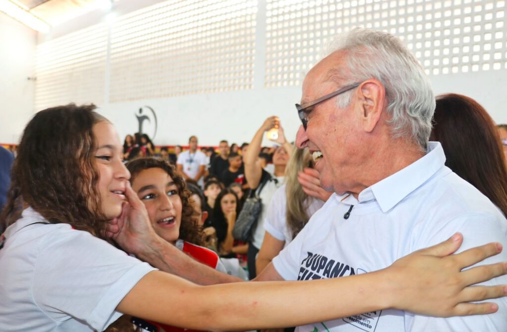 Cícero Lucena faz de João Pessoa a primeira capital a implementar programa com poupança estudantil