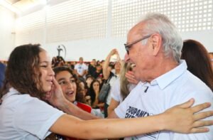 Cícero Lucena faz de João Pessoa a primeira capital a implementar programa com poupança estudantil