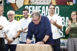 Em clima harmônico, João Azevêdo dialoga com a população na audiência do Orçamento Democrático em Barra de Santa Rosa e destina investimentos de mais de R$ 22,5 milhões à região