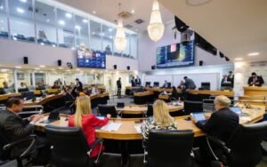 Janela partidária abre calendário eleitoral com troca-troca de partido e deve promover movimentações na ALPB