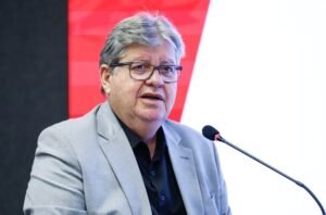 João Azevêdo entrega via que liga Altiplano ao Hospital Universitário e participa de pré-embarque dos selecionados do Paraíba Sem Fronteiras