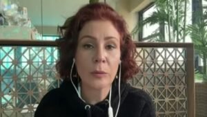 Câmara decide manter o mandato da deputada Carla Zambelli e processo será arquivado na Casa