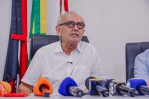 Cícero atribui a Cagepa responsabilidade pelos esgotos despejados nas praias da Capital