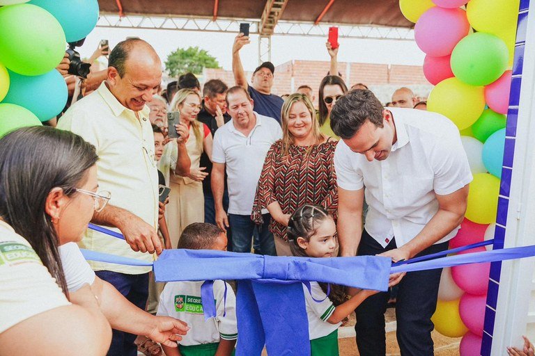 Lucas Ribeiro inaugura creche e assina contratos do Empreender no Vale do Piancó
