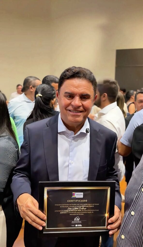 Deputado federal Wilson Santiago recebe homenagem por atuação em defesa da educação e destaca avanço na Paraíba