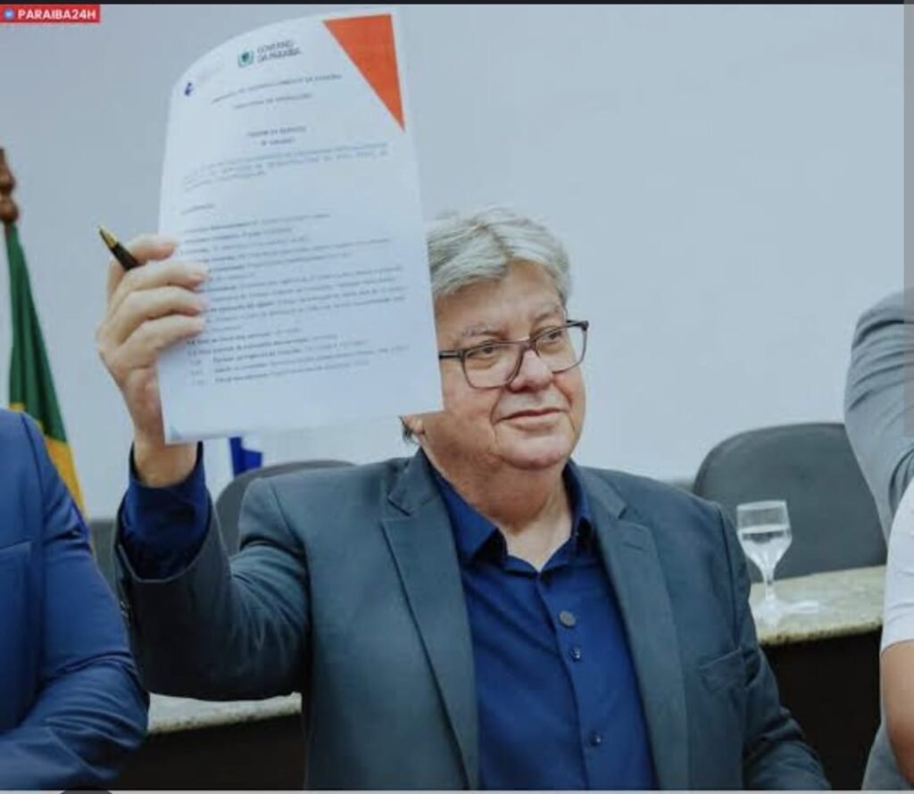 João Azevêdo anuncia convocação de mil candidatos aprovados no concurso da Educação ainda neste mês e até junho outros mil, na segunda chamada