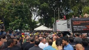 Trabalhadores da construção civil realizam protesto contra mudança em Lei de Uso e Ocupação do Solo na Capital