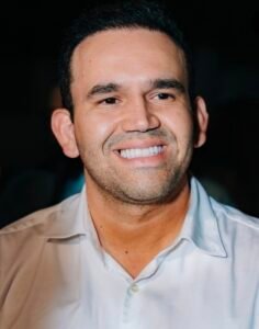 Em post, Jhony Bezerra sinaliza rompimento com base do governador