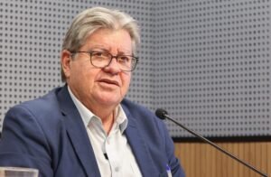 João Azevêdo anuncia reajuste salarial linear de 10% para todos os servidores do Estado, elevando a folha em mais de R$ 1 bilhão por ano