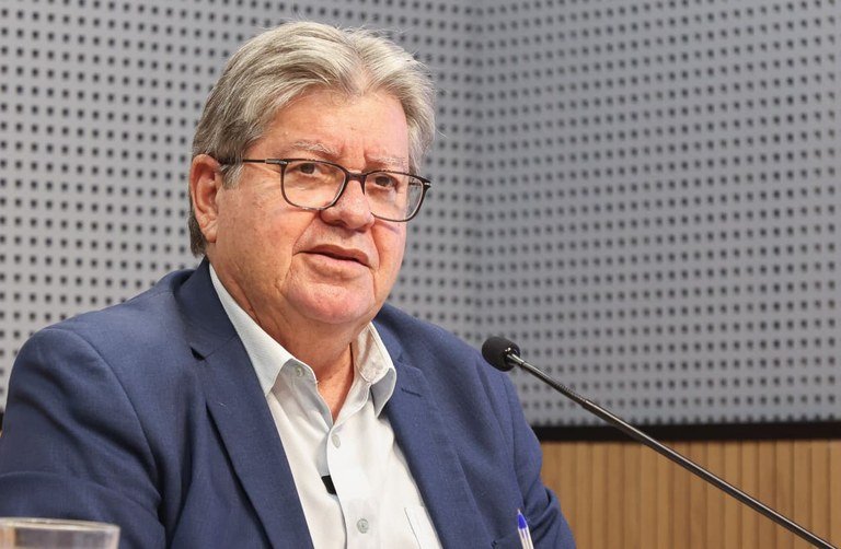 João Azevêdo anuncia reajuste salarial linear de 10% para todos os servidores do Estado, elevando a folha em mais de R$ 1 bilhão por ano
