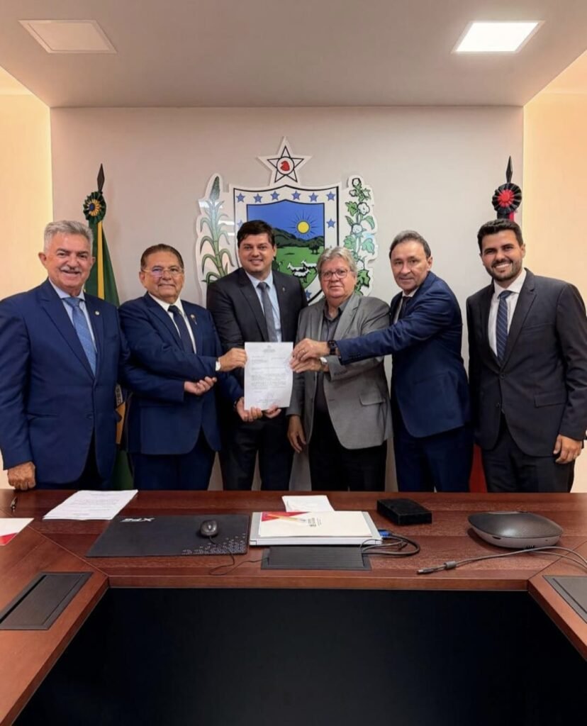 Governo do Estado oficializa nomeação de Deusdete Queiroga e Taciano Diniz como novos conselheiros do TCE-PB