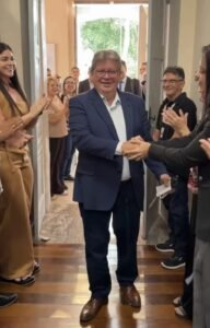 Nos últimos dias à frente do Governo da Paraíba, João Azevêdo se despede emocionado e destaca gratidão aos servidores