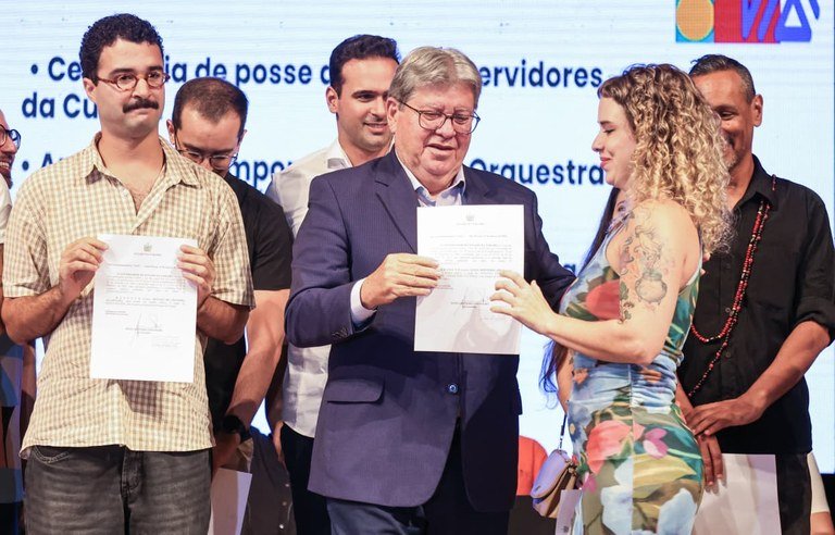 João Azevêdo empossa novos servidores da Secretaria da Cultura e destaca investimentos no setor