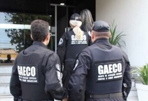 MPPB e PC cumprem mandados de busca e apreensão na residência do prefeito de Jacaraú em investigação sobre homicídio do vereador Peron Filho