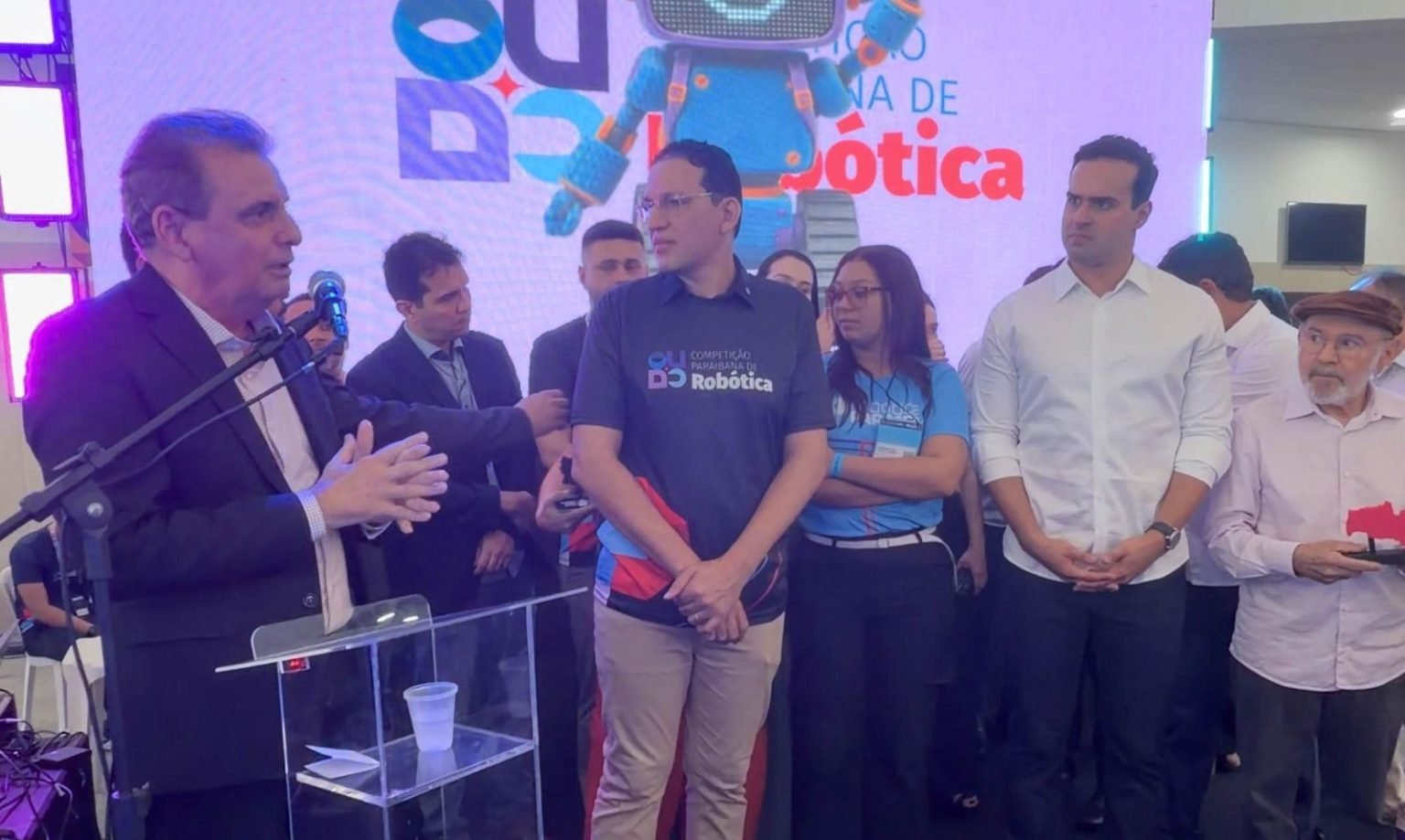 Ao lado do governador Lucas Ribeiro, Chico Mendes participa da abertura da Competição Paraibana de Robótica
