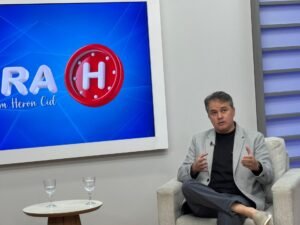 Disputa entre chapas de Cícero e Lucas por apoio de Lula favorece projeto da direita, prevê Efraim Filho