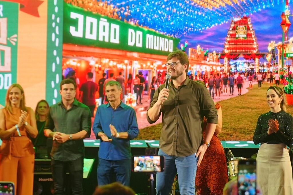 PMCG e Arte Produções divulga programação d’O Maior São João do  Mundo com Roberto Carlos, Marisa Monte e estreia do Projeto Dominguinho