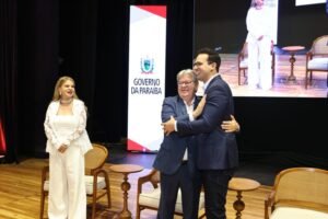 João Azevêdo transmite o cargo de governador para Lucas Ribeiro nesta quinta-feira