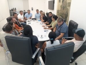 Leo Bezerra abre diálogo com os comerciantes, assegura permanência de trabalhadores e avança em solução para o novo Mercado Central de João Pessoa