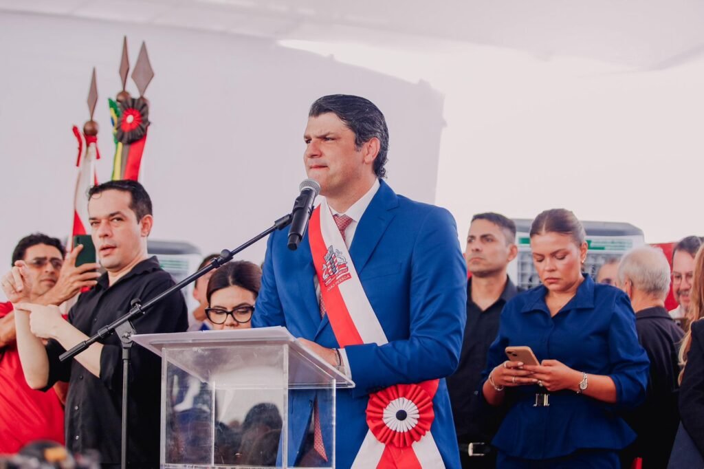 Na posse como prefeito, Leo Bezerra diz que vai manter o ritmo de avanços e reafirma que fará a ‘melhor gestão da história de João Pessoa’