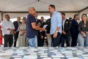 Governador Lucas Ribeiro reforça política de segurança com devolução de 500 celulares pela Operação Recupera