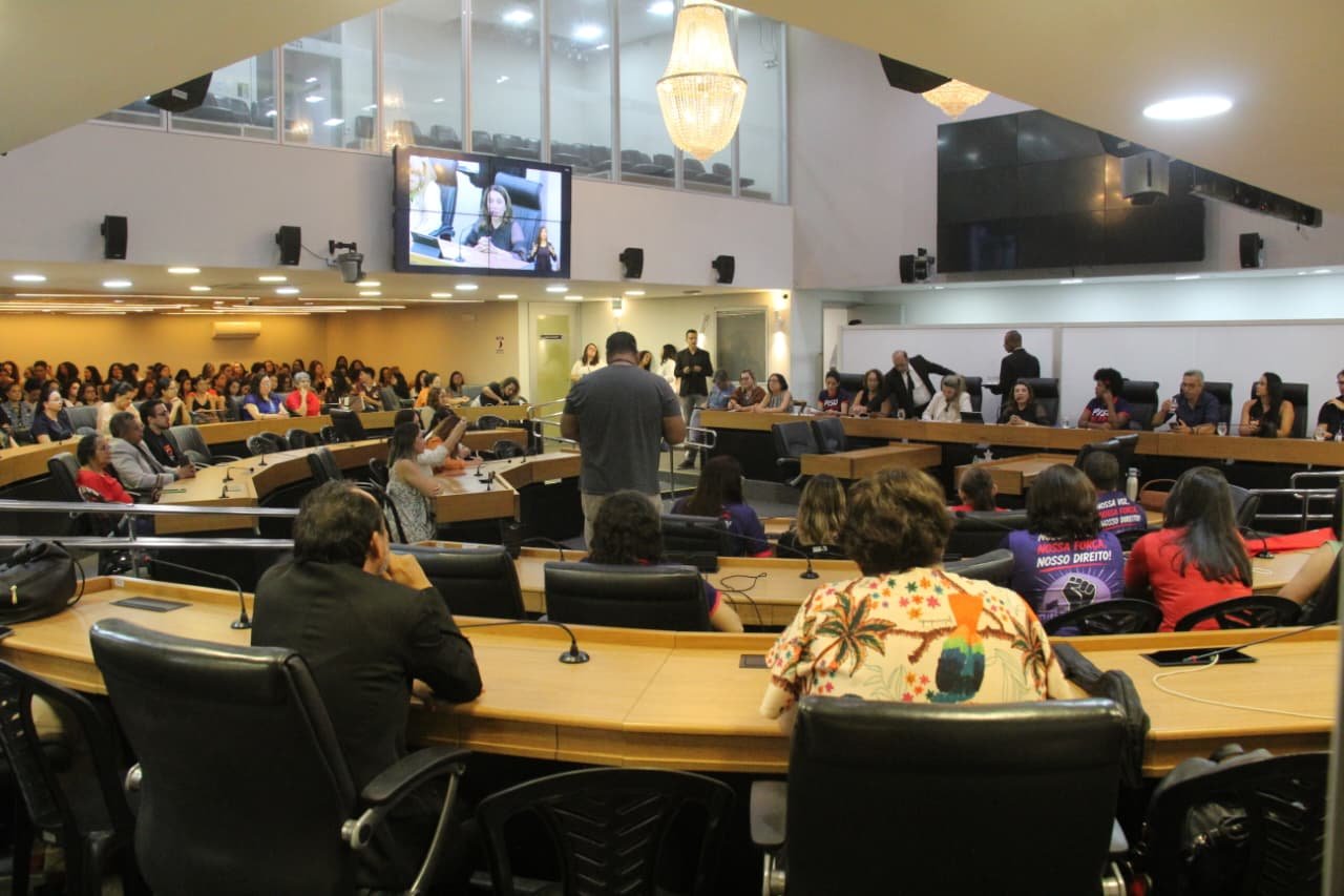 alpb debate piso salarial de assistentes sociais durante audiencia publica