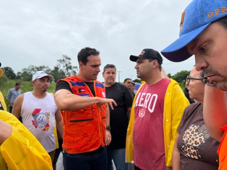 Governador Lucas Ribeiro coordena pessoalmente ações nos municípios do Vale do Paraíba atingidos pelas fortes chuvas