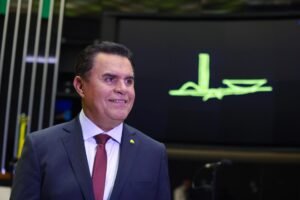 Assembleia Legislativa da Paraíba homenageia Wilson Santiago com a Medalha Epitácio Pessoa nesta segunda-feira (15)