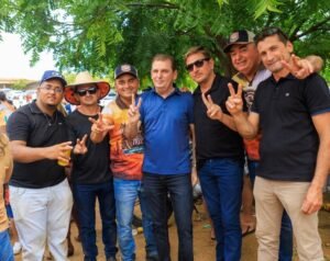Chico Mendes prestigia tradicional Cavalgada Tropeiros do Trapiá e reforça alianças políticas em Nazarezinho