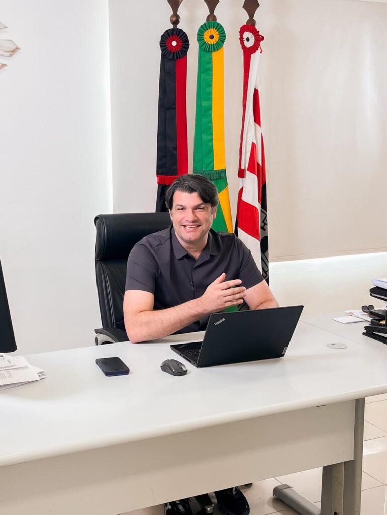Leo Bezerra anuncia antecipação dos salários de junho e paga folha na segunda-feira para todos os servidores da Prefeitura de João Pessoa