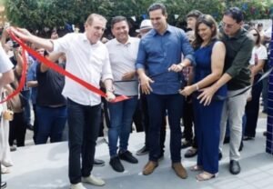 Chico Mendes participa da entrega de nova creche em Condado ao lado de Lucas Ribeiro e Caio Paixão prefeito da cidade