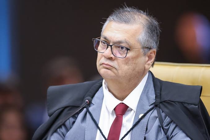 Dino dá 10 dias para Hugo Motta explicar emendas parlamentares sob suspeita