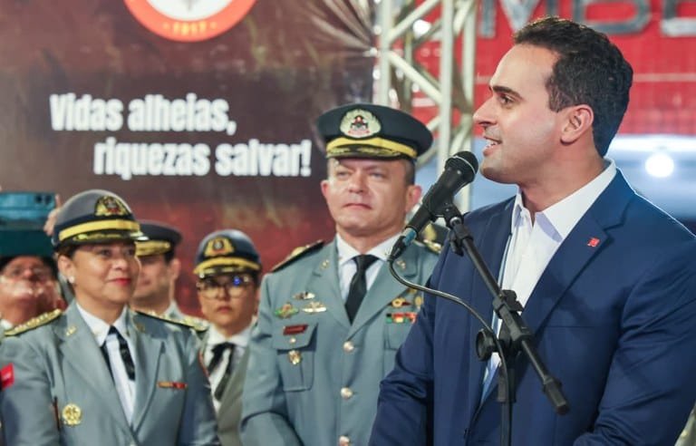 Lucas Ribeiro autoriza convocação de mais PMs e Bombeiros durante formatura de oficiais