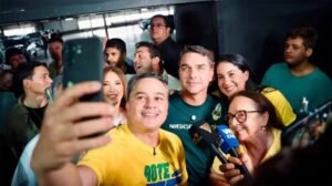Efraim Filho divulga detalhes da agenda de Flávio Bolsonaro em Campina Grande nesta sexta-feira (3)