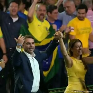 Sem definição da vaga de vice e sem partidos aliados confirmados na coligação, PL oficializa pré-candidatura de Flávio Bolsonaro à Presidência da República