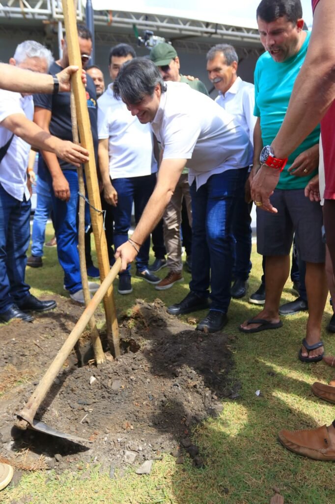 Marcando os cem dias de gestão, Leo Bezerra inaugura Parque Linear II do Valentina com estrutura completa e destaca investimento no bairro