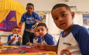 Matéria da Folha de São Paulo destaca Monte Horebe, no Sertão paraibano como uma cidade  que era marcada pela corrupção foi transformada através da educação