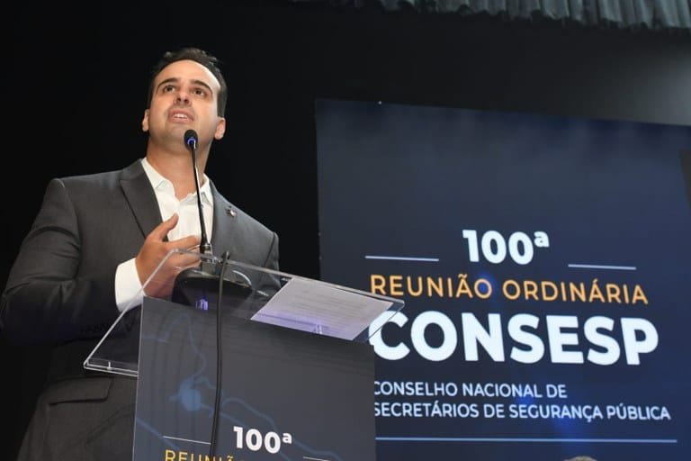Governador Lucas Ribeiro destaca integração entre estados no combate ao crime durante abertura da 100ª reunião do Consesp