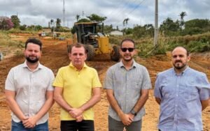 Chico Mendes vistoria obra de pavimentação na Serra do Vital e visita Cidade da Astronomia em Carrapateira