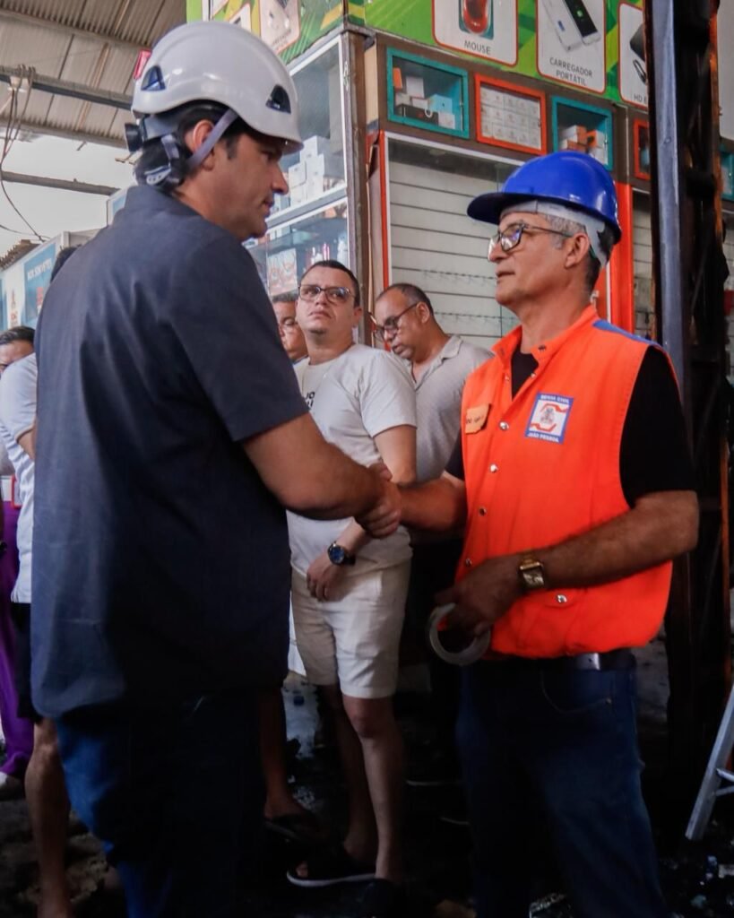 Após incêndio que atingiu parte do Centro de Passagem na Capital, prefeito monta força-tarefa para atender comerciantes