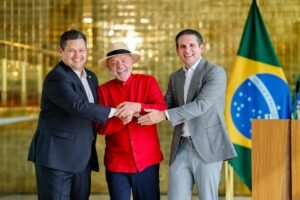 Após reunião com Lula, Hugo Motta pauta ‘taxa das blusinhas’, define comissão e aliado é nomeado para cargo na Pesca da Paraíba