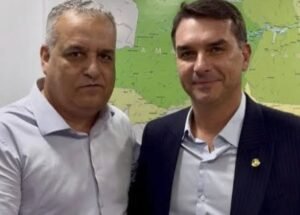 Flávio Bolsonaro anuncia Alfredo Gaspar como vice e PL fecha chapa pura à Presidência