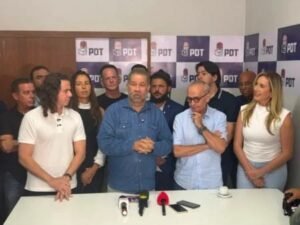 Após ruptura com Lucas, Lupi oficializa apoio do PDT às candidaturas de Cícero e Veneziano