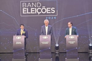 Sem Lula e Flávio, debate da Band tem ataques aos ausentes e disputa por espaço na corrida presidencial