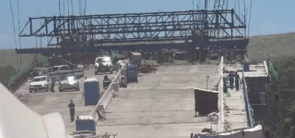 Acidente na Ponte do Futuro deixa operário desaparecido; secretário do Estado detalha ocorrência