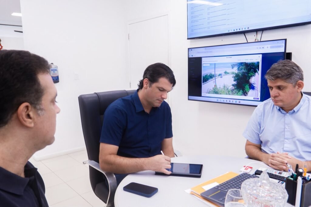 Leo Bezerra assina Lei que cria o Distrito Criativo para fomentar a economia e fortalecer o Centro Histórico