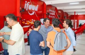 Leo Bezerra celebra inauguração de ponto de apoio para entregadores de aplicativo em João Pessoa