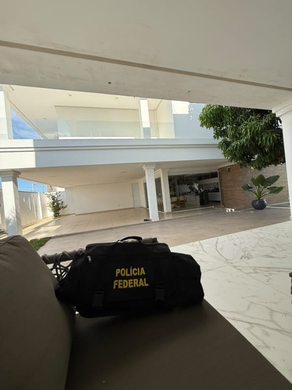 PF apreende R$ 380 mil e bloqueia 9 milhões em operação que apura financiamento irregular de campanha na Paraíba